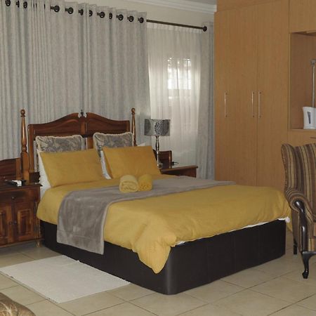 @Home Guest House Rustenburg Extérieur photo