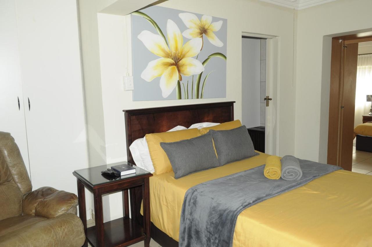 @Home Guest House Rustenburg Extérieur photo