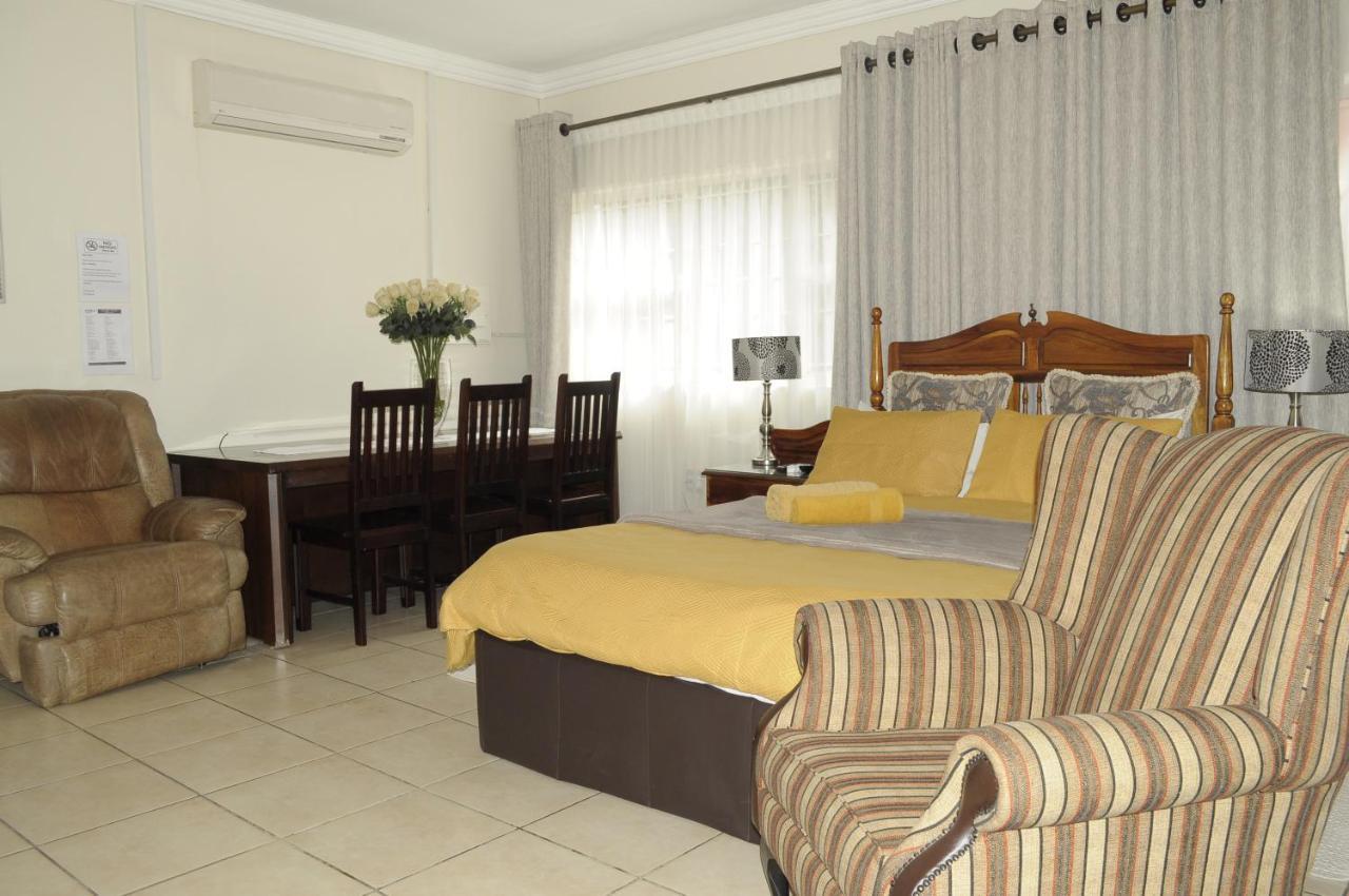 @Home Guest House Rustenburg Extérieur photo