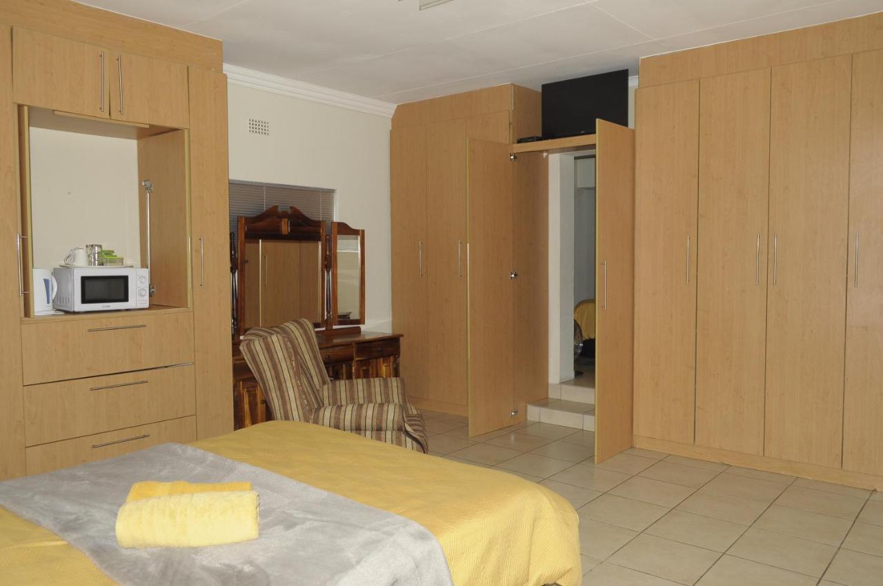 @Home Guest House Rustenburg Extérieur photo