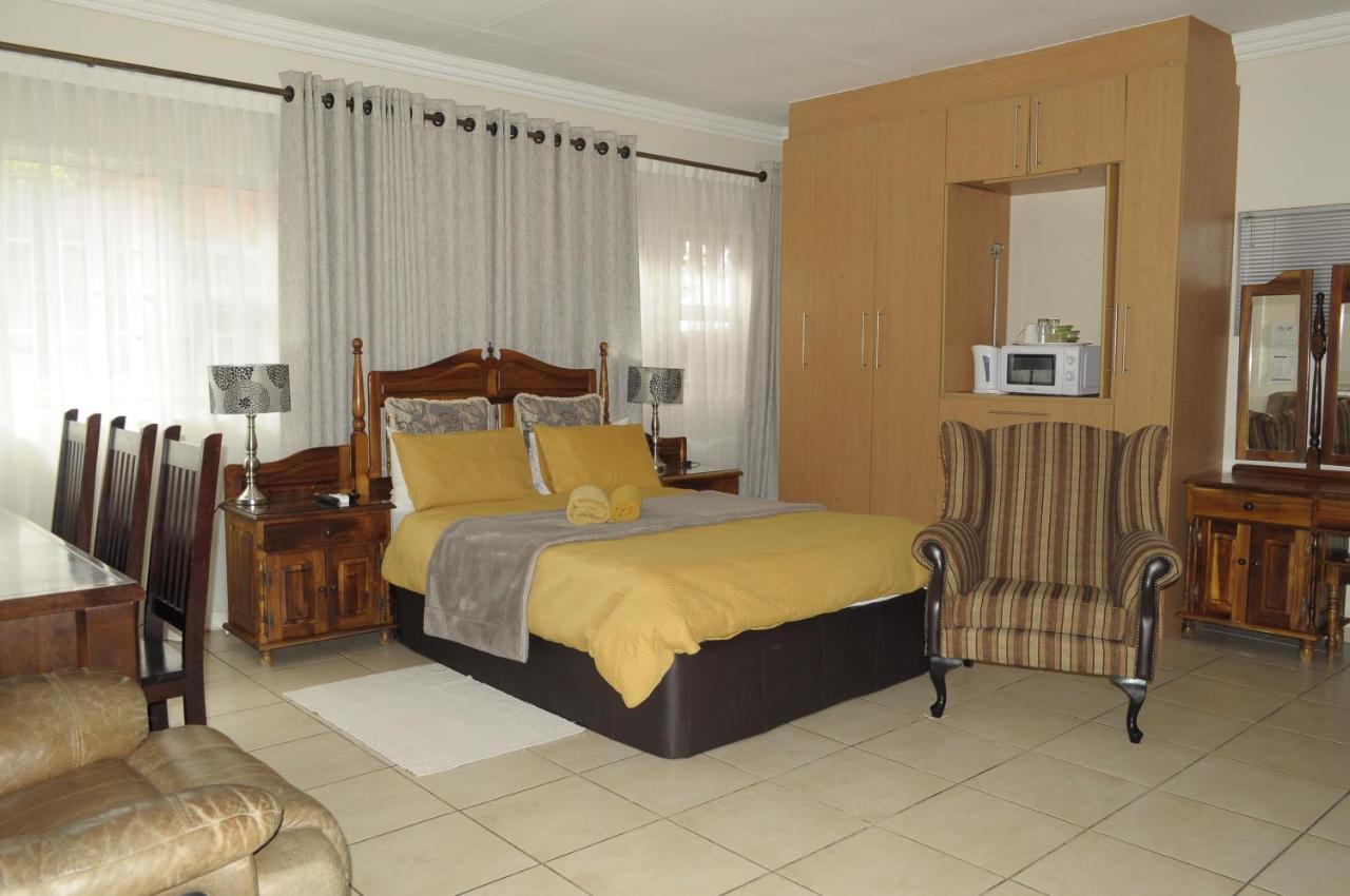 @Home Guest House Rustenburg Extérieur photo