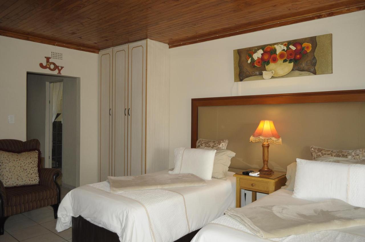 @Home Guest House Rustenburg Extérieur photo
