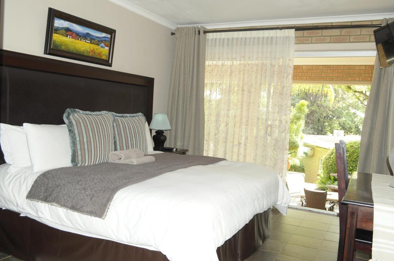 @Home Guest House Rustenburg Extérieur photo