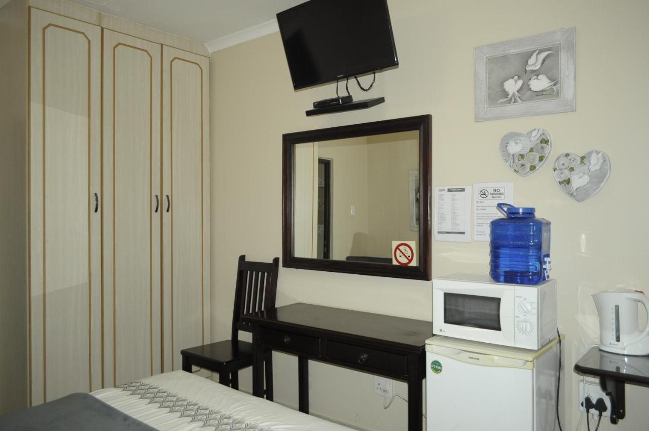@Home Guest House Rustenburg Extérieur photo