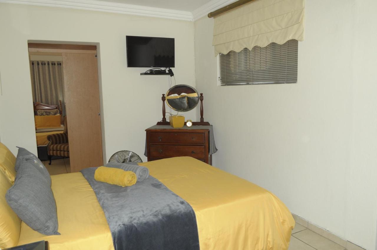 @Home Guest House Rustenburg Extérieur photo