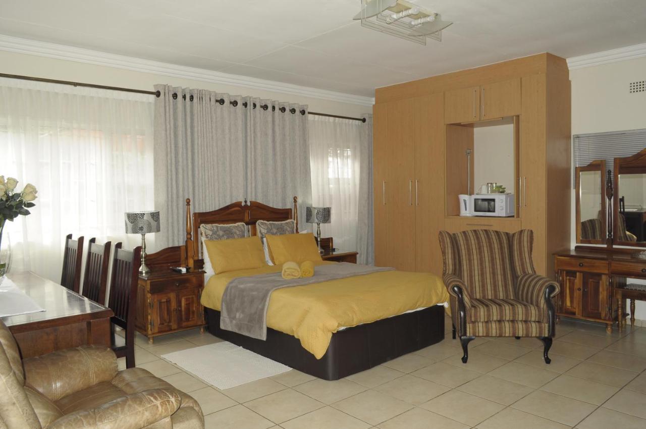 @Home Guest House Rustenburg Extérieur photo