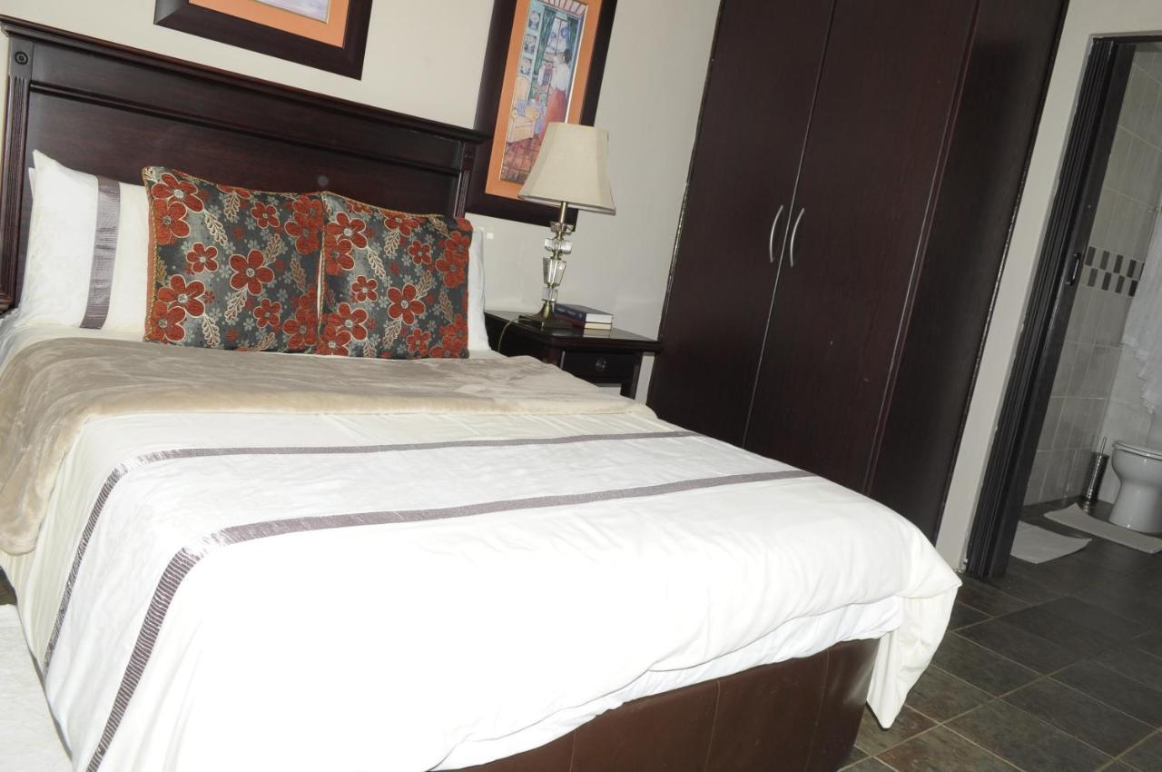 @Home Guest House Rustenburg Extérieur photo
