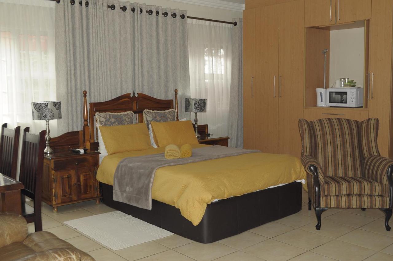 @Home Guest House Rustenburg Extérieur photo