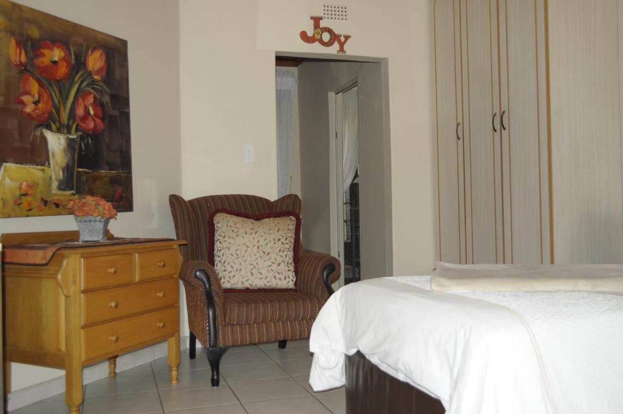 @Home Guest House Rustenburg Extérieur photo
