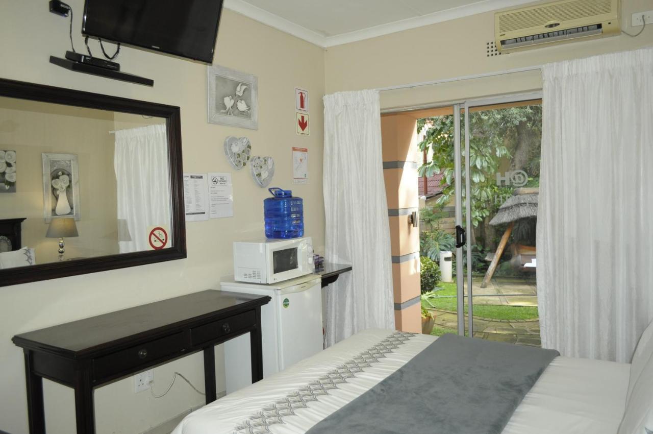 @Home Guest House Rustenburg Extérieur photo
