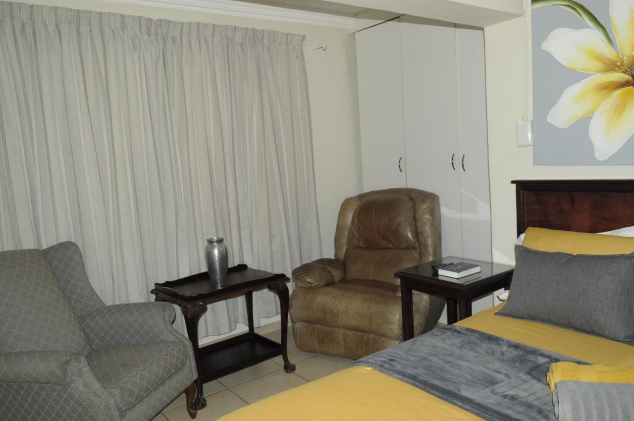 @Home Guest House Rustenburg Extérieur photo
