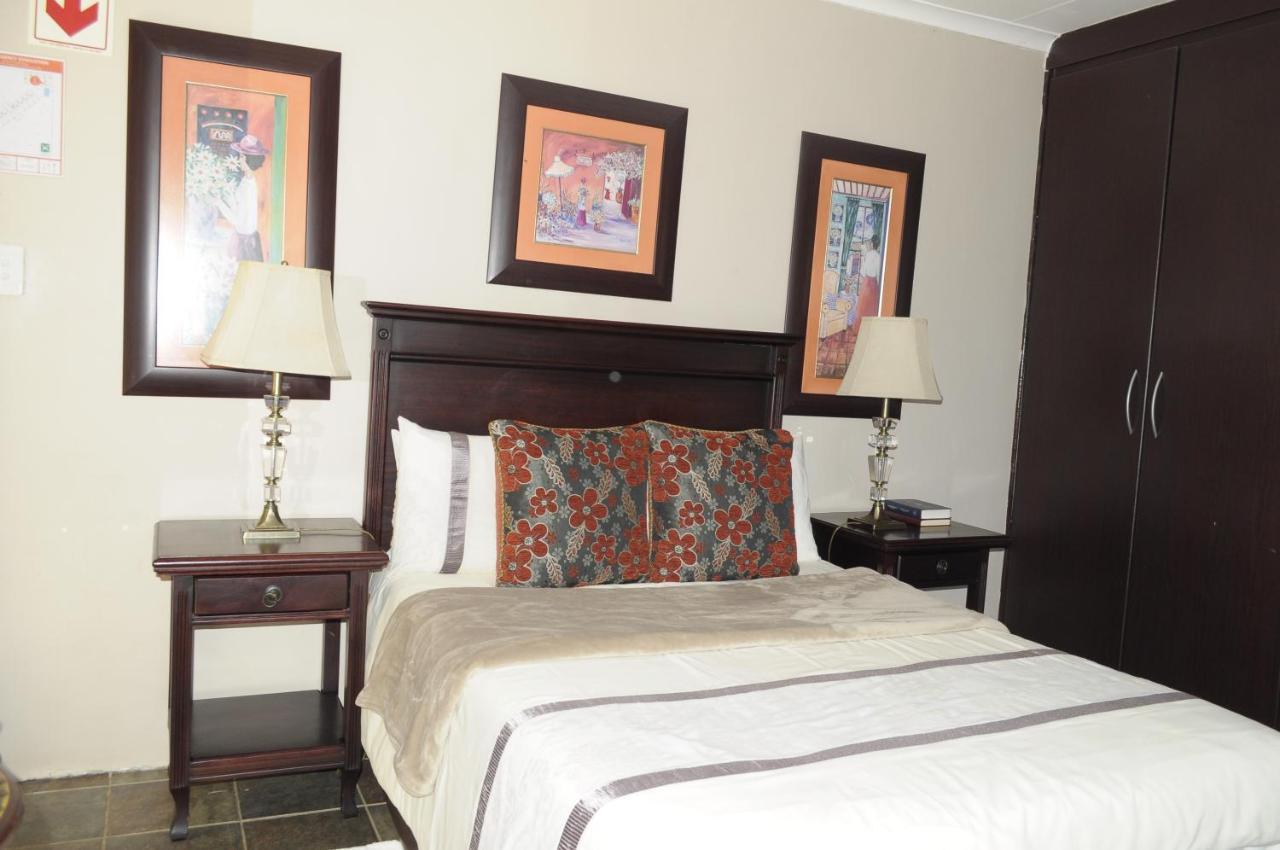 @Home Guest House Rustenburg Extérieur photo
