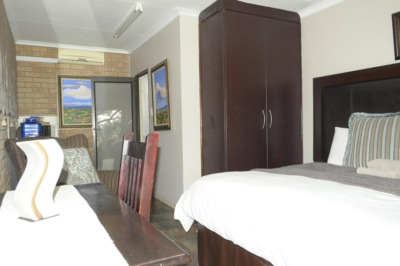 @Home Guest House Rustenburg Extérieur photo