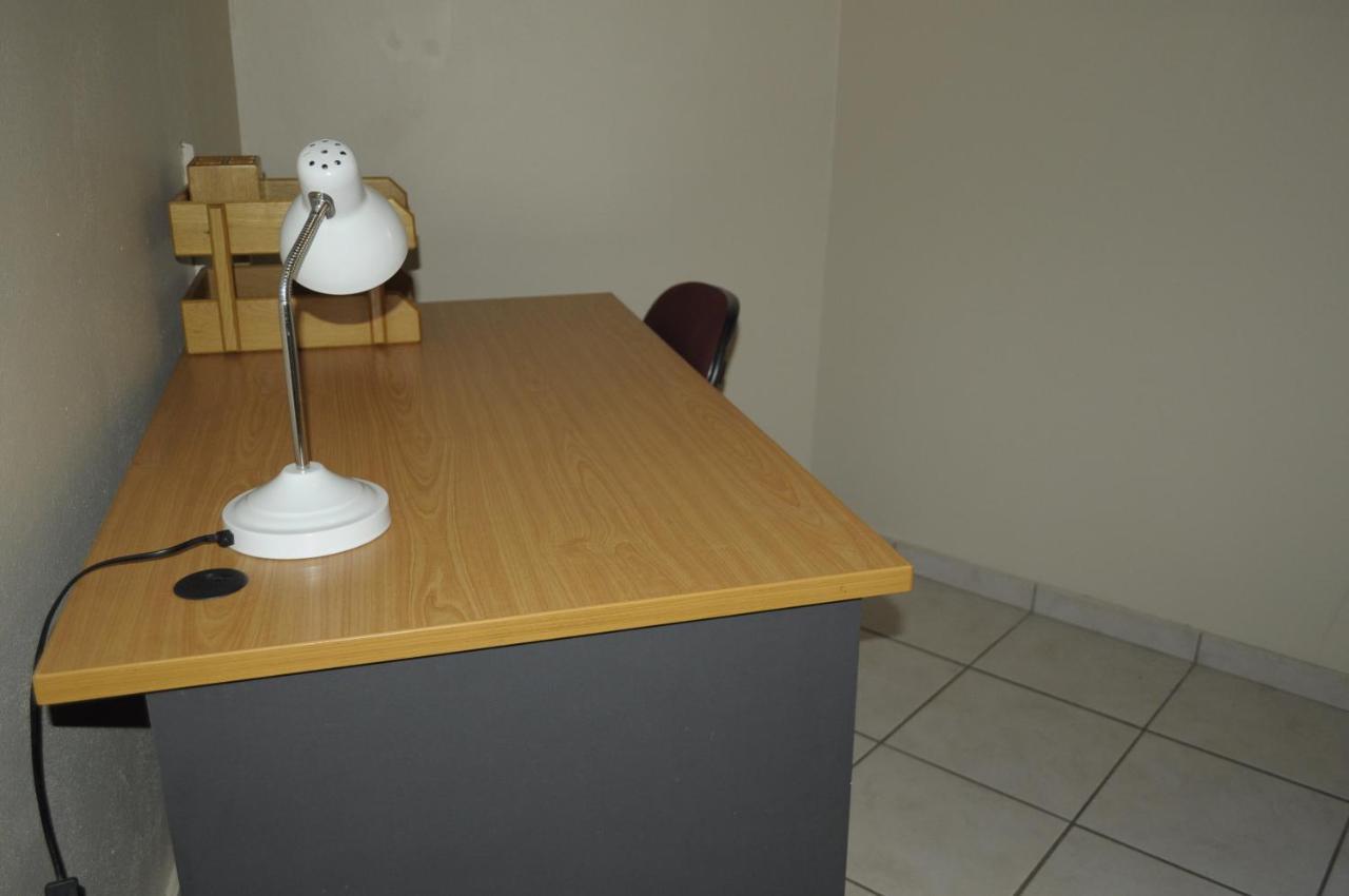 @Home Guest House Rustenburg Extérieur photo