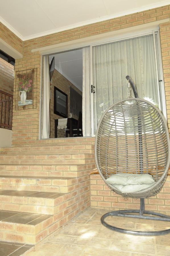 @Home Guest House Rustenburg Extérieur photo