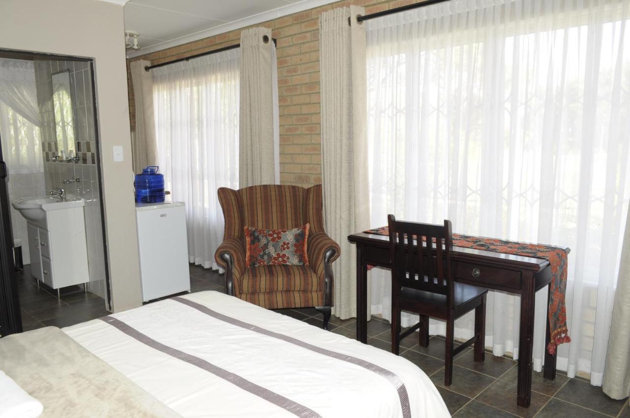@Home Guest House Rustenburg Extérieur photo