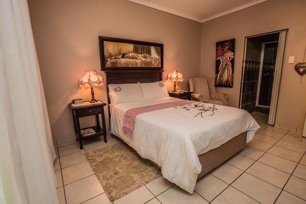@Home Guest House Rustenburg Extérieur photo