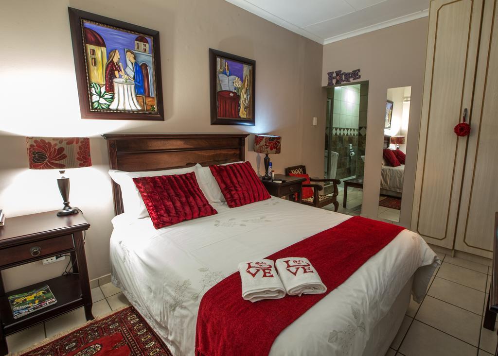 @Home Guest House Rustenburg Extérieur photo